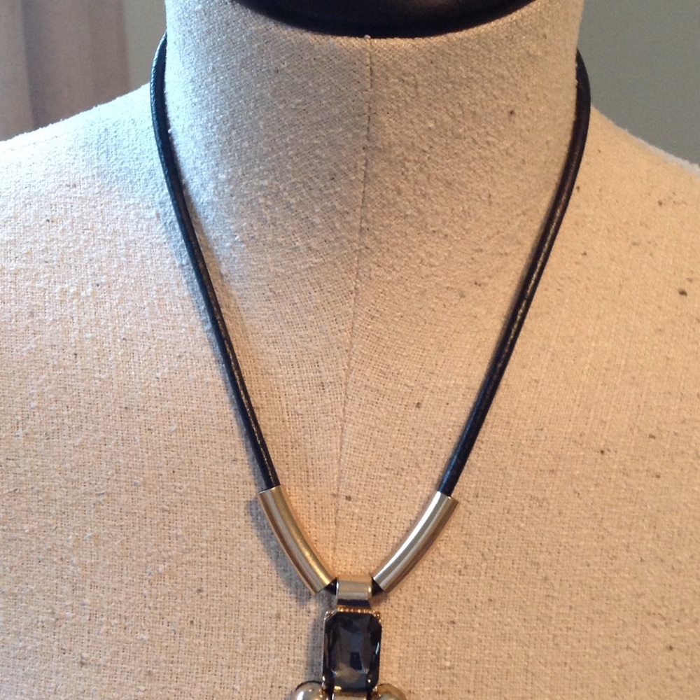 BOGO‼️Gorgeous statement necklace - Picture 4 of 5