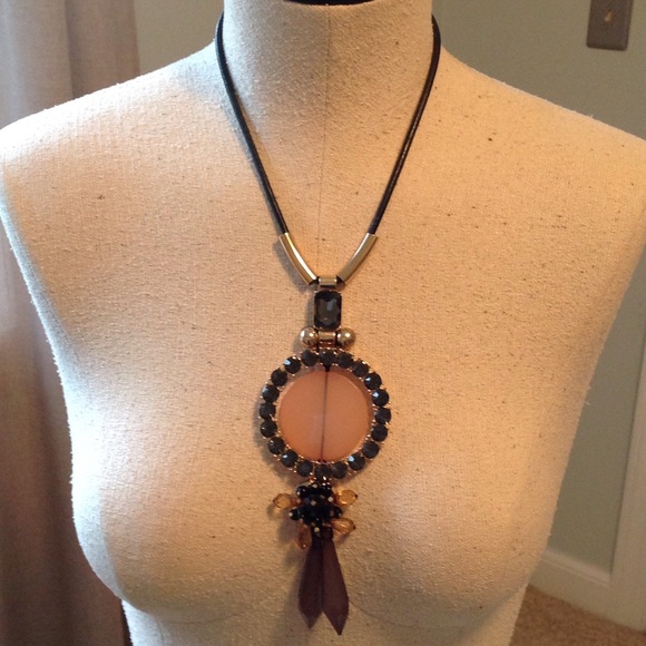 BOGO‼️Gorgeous statement necklace - Picture 1 of 5