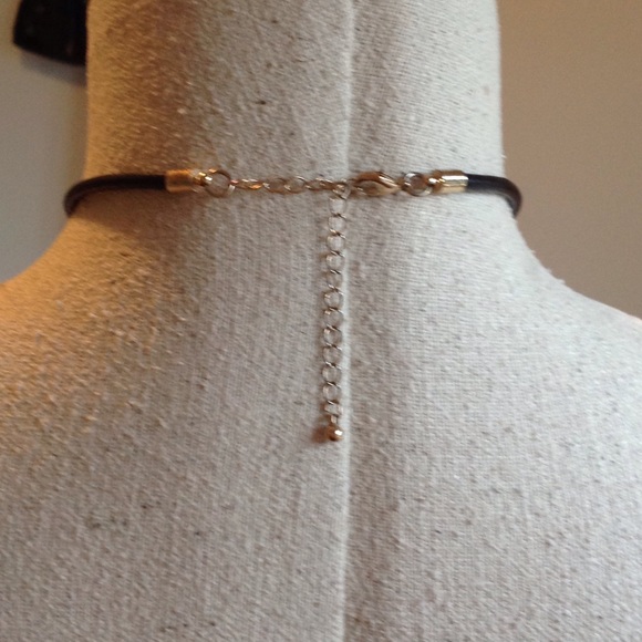 BOGO‼️Gorgeous statement necklace - Picture 2 of 5