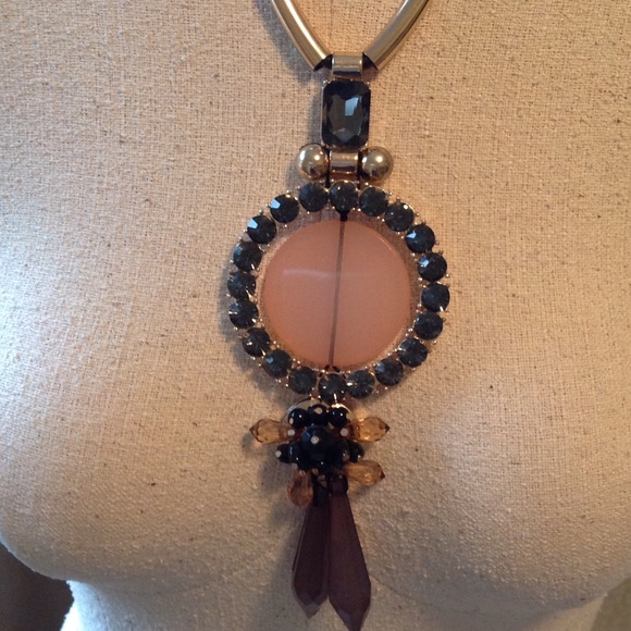 BOGO‼️Gorgeous statement necklace - Picture 3 of 5