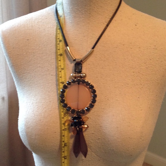 BOGO‼️Gorgeous statement necklace - Picture 5 of 5