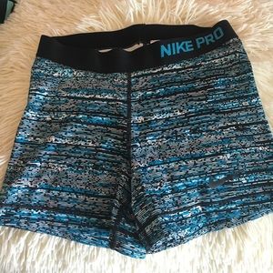 Patterned Women’s Nike Pros