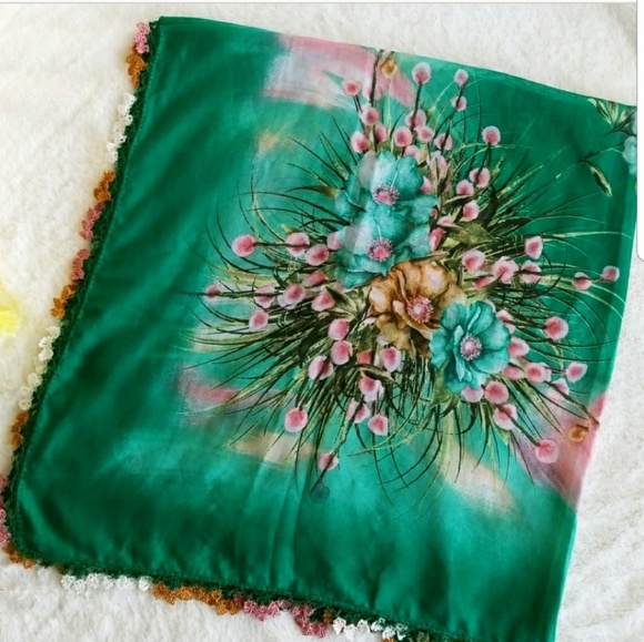 Exotic Hand Made Needle Lace Floral Scarf - Picture 3 of 3