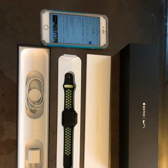 Apple Watch - Picture 2 of 5