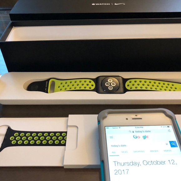 Apple Watch - Picture 5 of 5