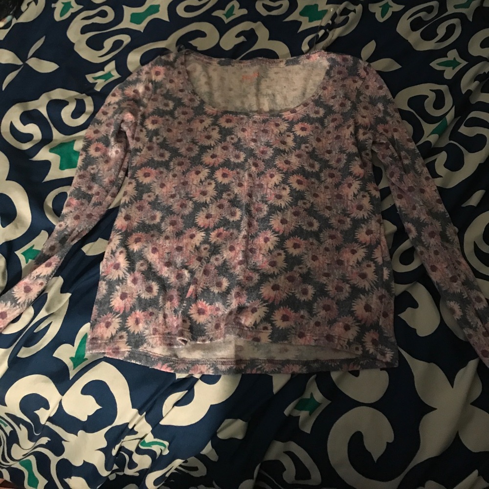 Cute Cropped Long Sleeve shirt