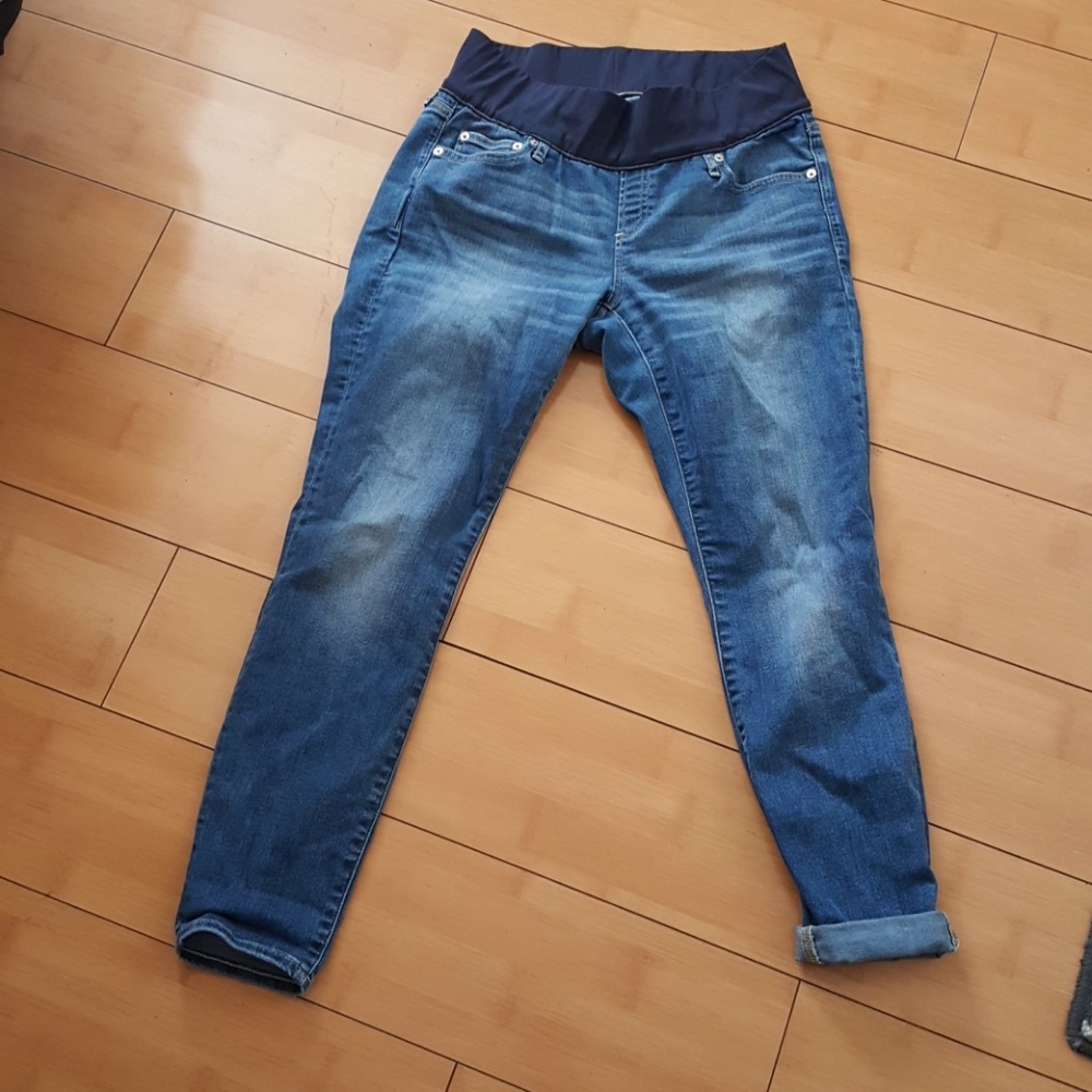 GAP maternity jean