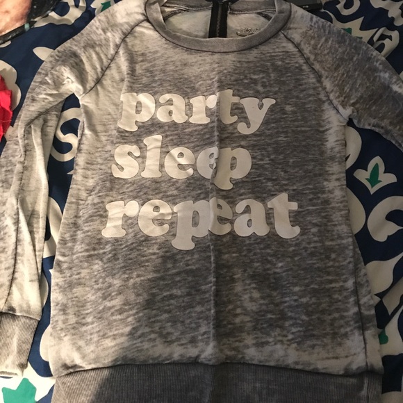Long selves Shirt - Picture 1 of 2