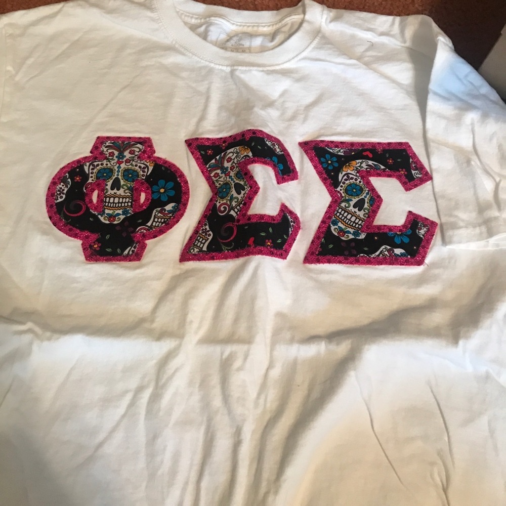 Phi sigma sigma sugar skulls T-shirt