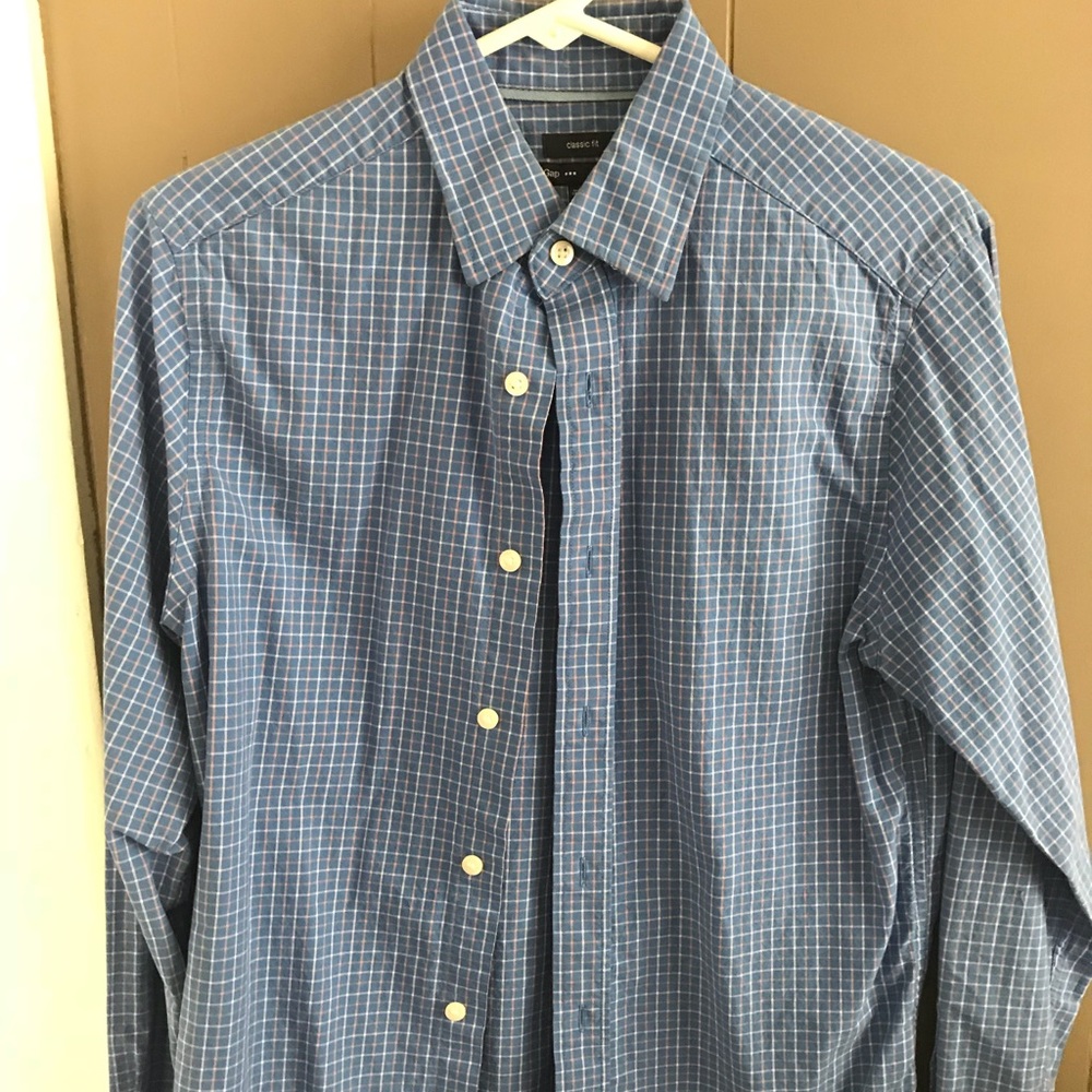 Men’s Gap shirt