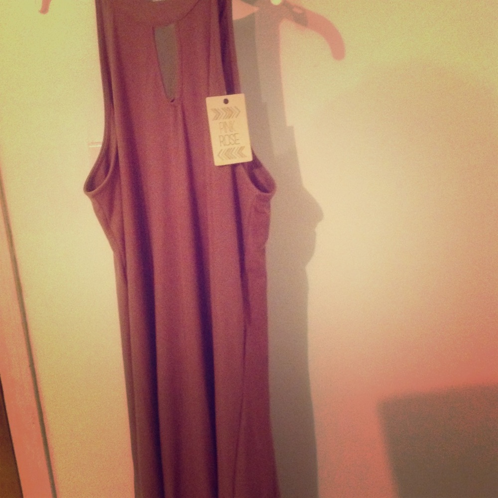 This dress is so comfy N your silhouette look slim