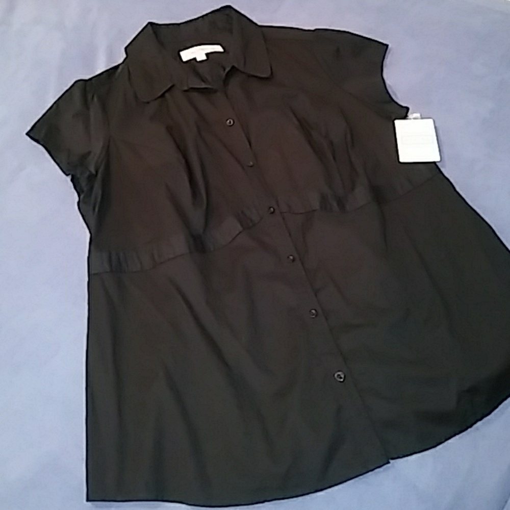 NWT Button up short sleeve blouse