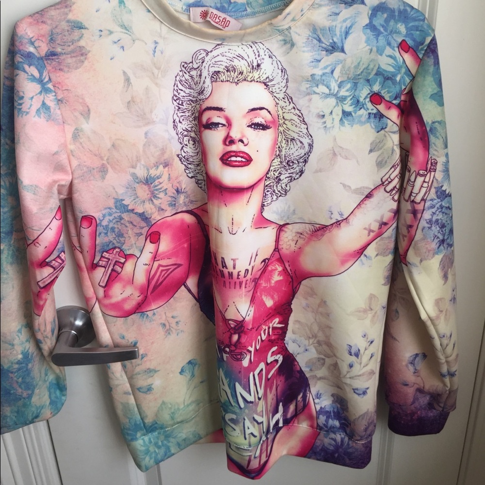 Long sleeve sweatshirt