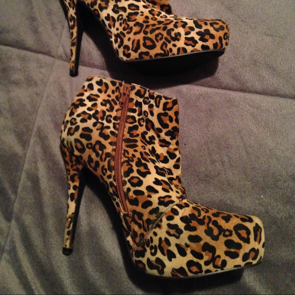 Cheatah print high heels