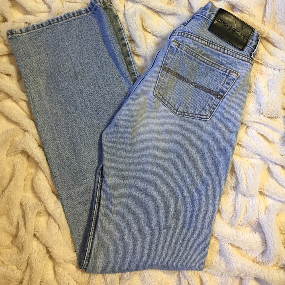MUST GO❗️EXPRESS Low Rise Flare jeans 1/2 Long EUC
