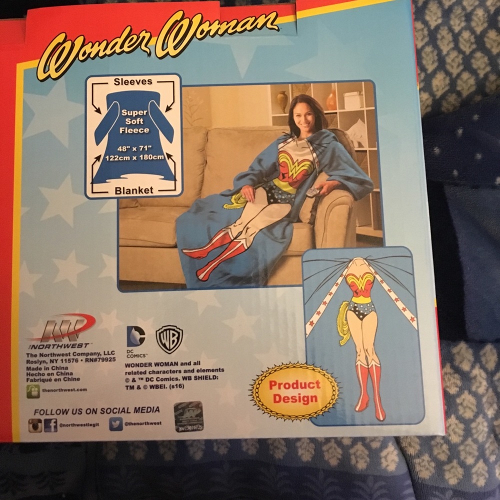 Wonder Woman throw❤️ - Picture 3 of 5