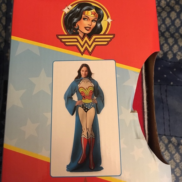 Wonder Woman throw❤️ - Picture 2 of 5