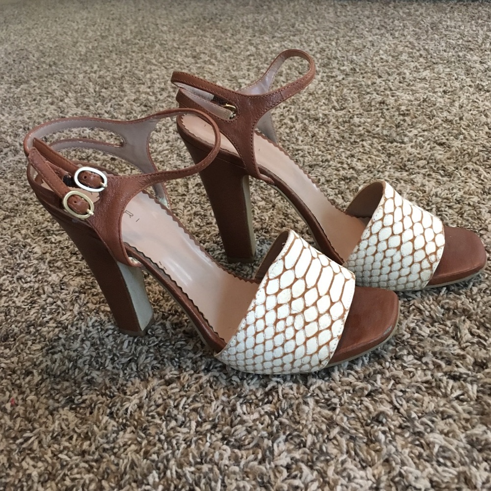 Like-New Tahari Heels