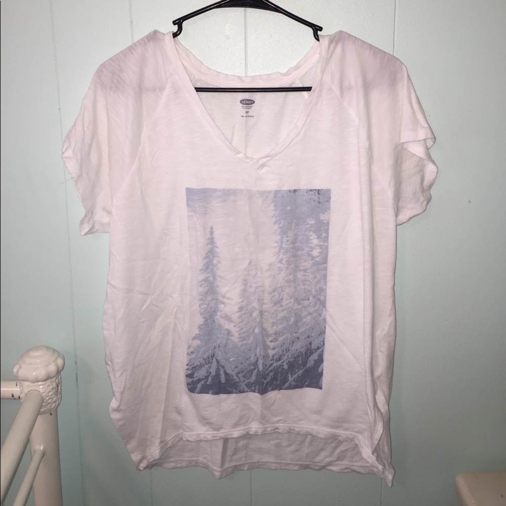 WHITE VNECK TEE W/ BLUE/GRAY TREES GRAPHIC