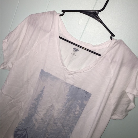 WHITE VNECK TEE W/ BLUE/GRAY TREES GRAPHIC - Picture 3 of 5