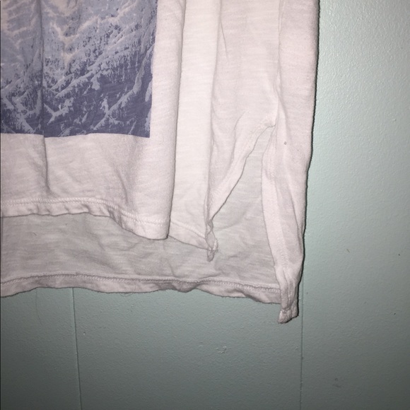 WHITE VNECK TEE W/ BLUE/GRAY TREES GRAPHIC - Picture 4 of 5