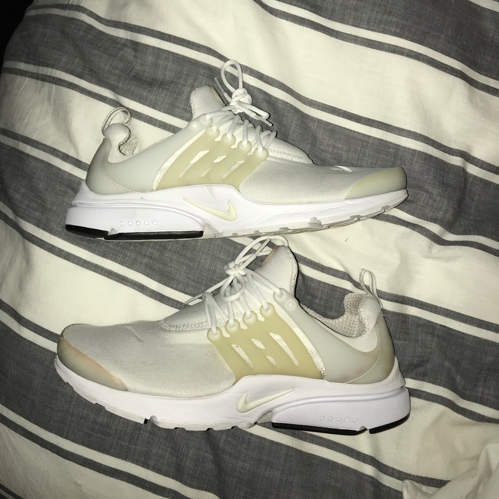 All white Nike prestos
