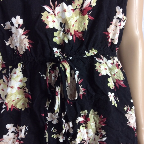 Floral keyhold back romper - Picture 5 of 6