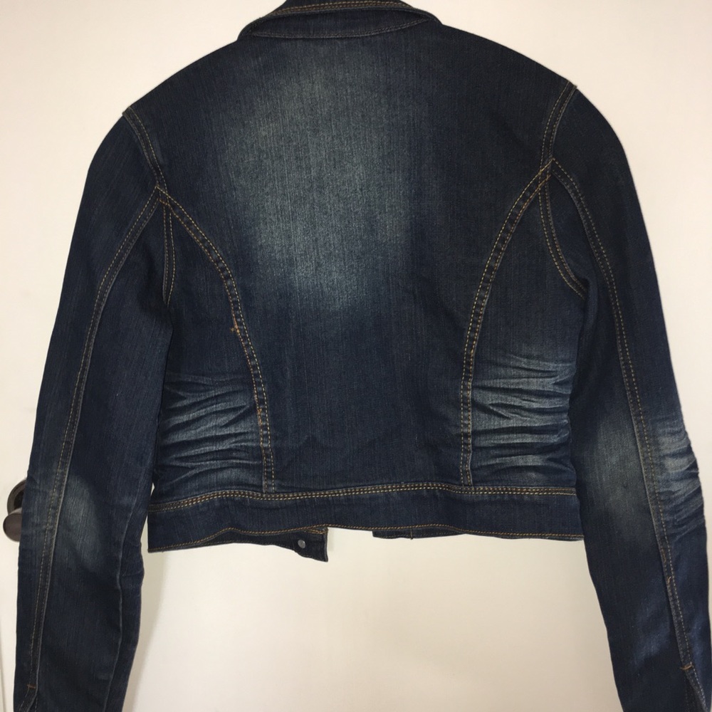 🆕✨Cropped Denim Jacket - Picture 2 of 3