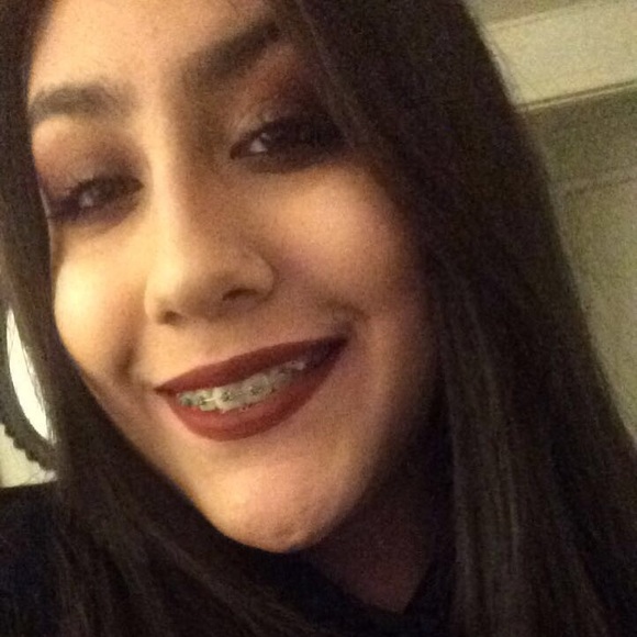 Meet your Posher, Anjelica - Picture 1 of 1