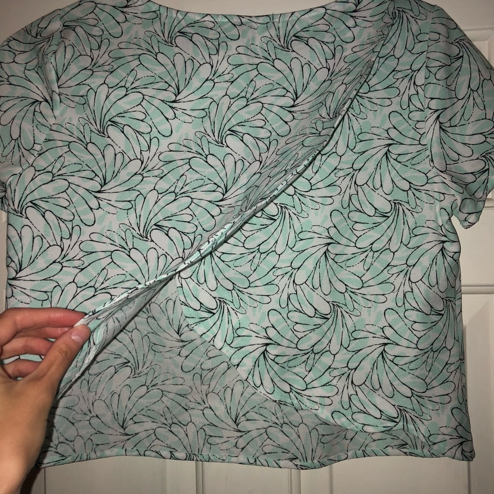 Cropped patterned top - Picture 2 of 2