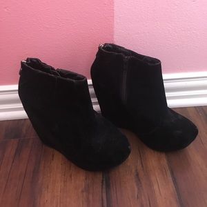 Black Wedge booties!