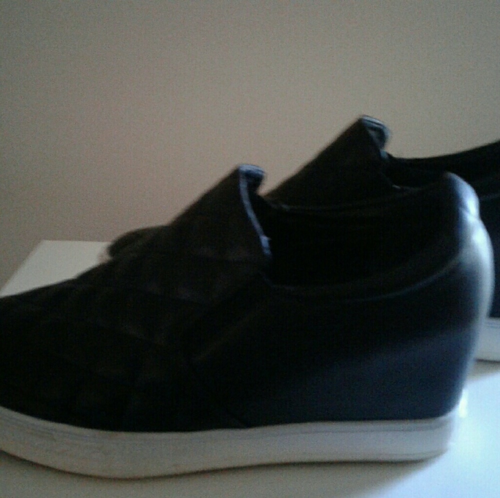 Shoes - Picture 2 of 3