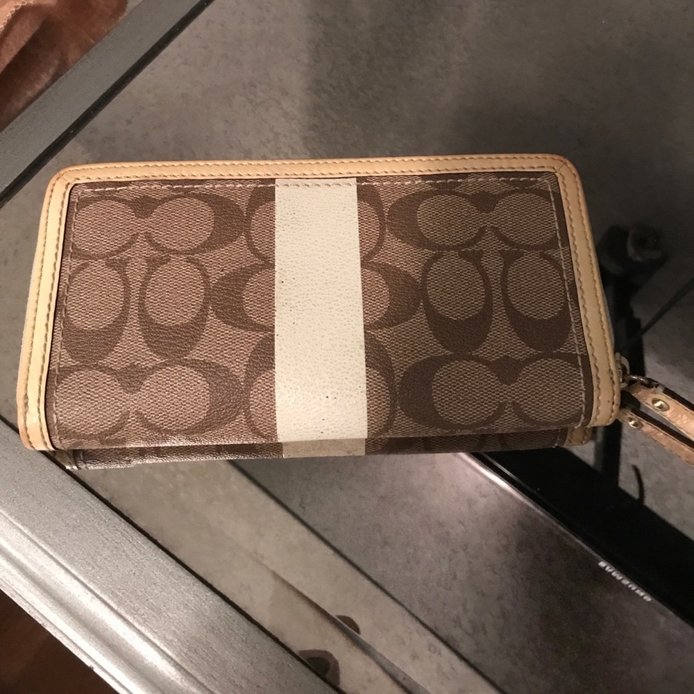 Authentic Coach wallet - Picture 2 of 3