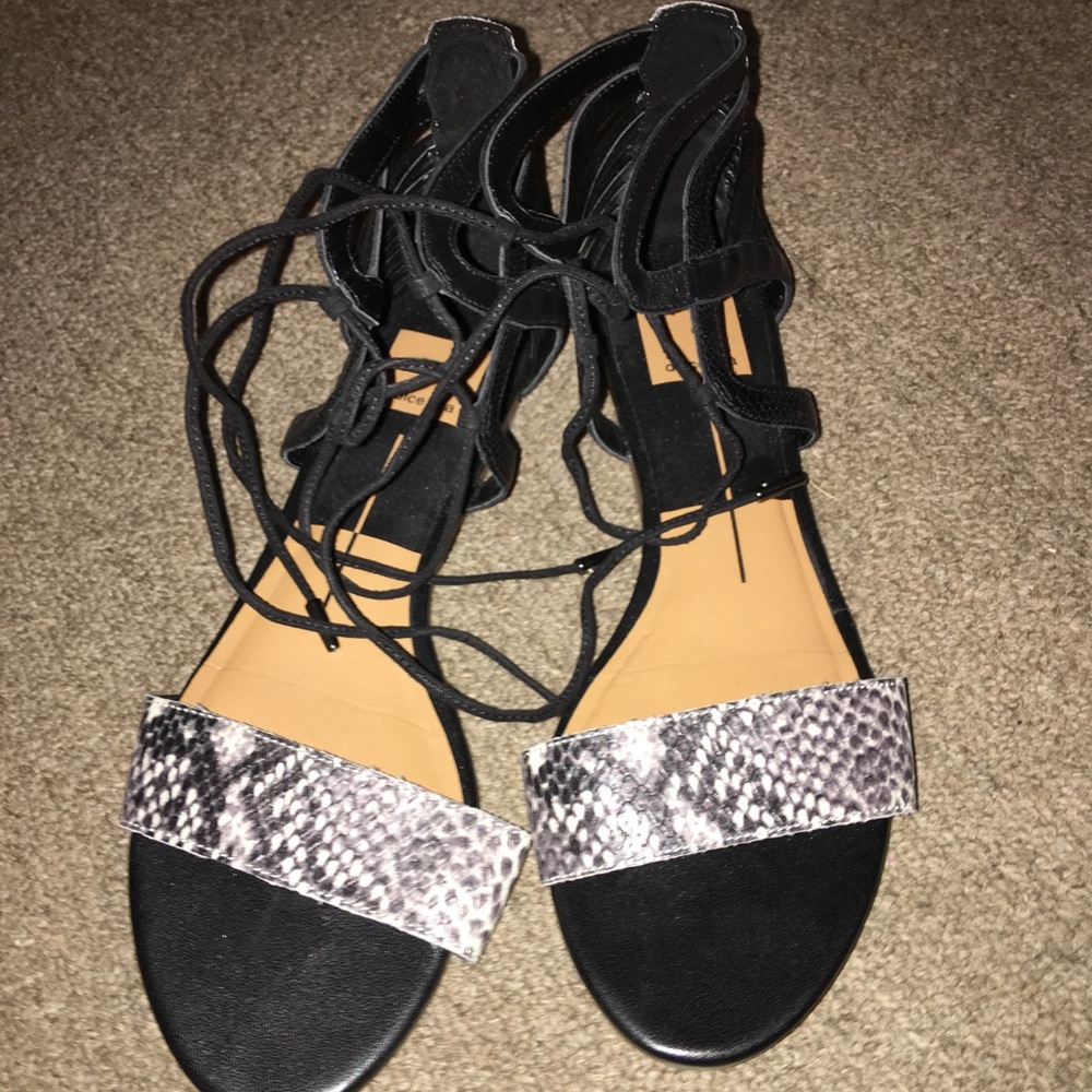 Flat sandals