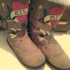 ED HARDY Tan Snowblazer'Love Kills Slowly' Boots