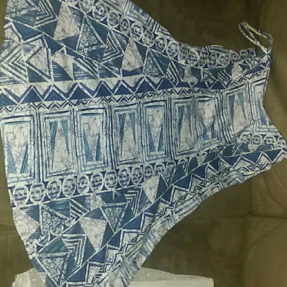 A dress - Picture 1 of 1