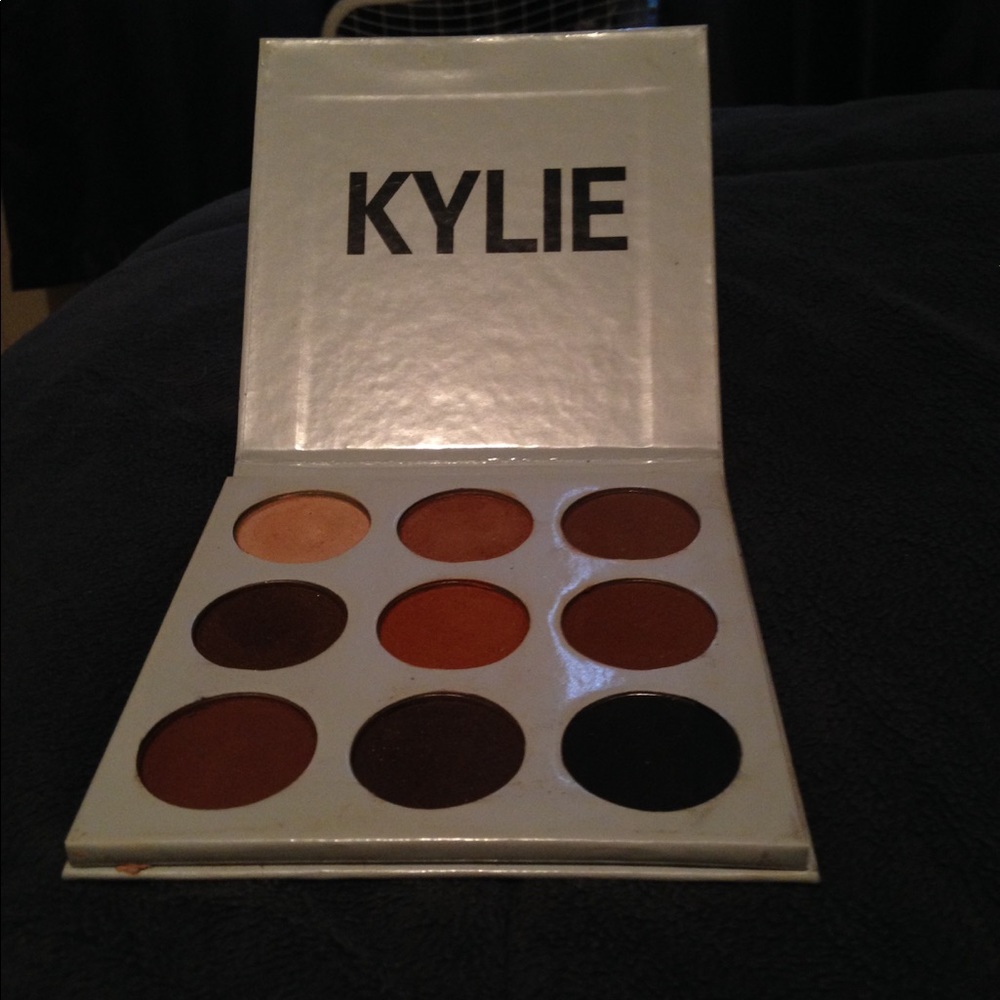 Kylie the bronze palette