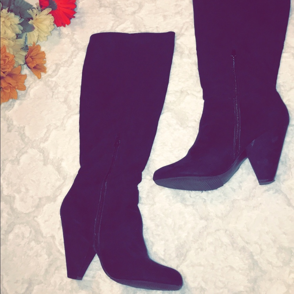 Black Boots with Buckle Accent