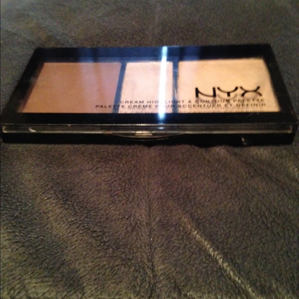 Cream contour and highlight