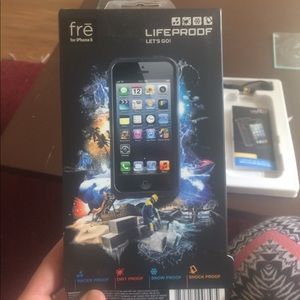 Lifeproof frē case for iPhone 5; all black