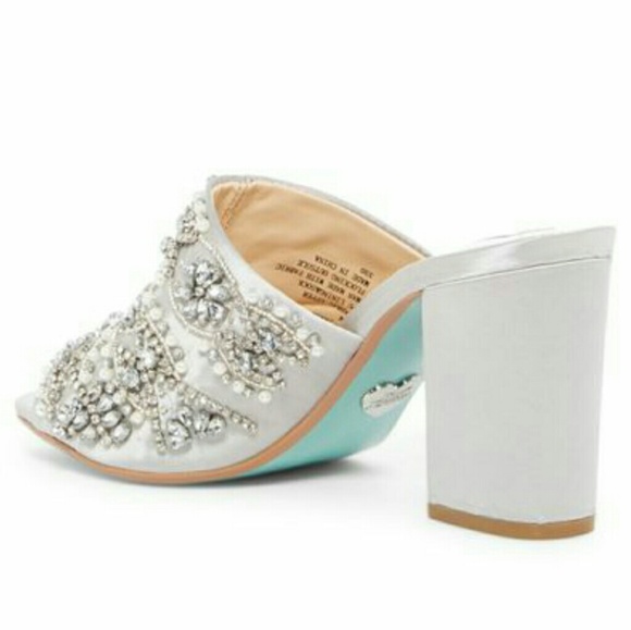 New Betsey Johnson Jaxon Heels - Picture 4 of 7