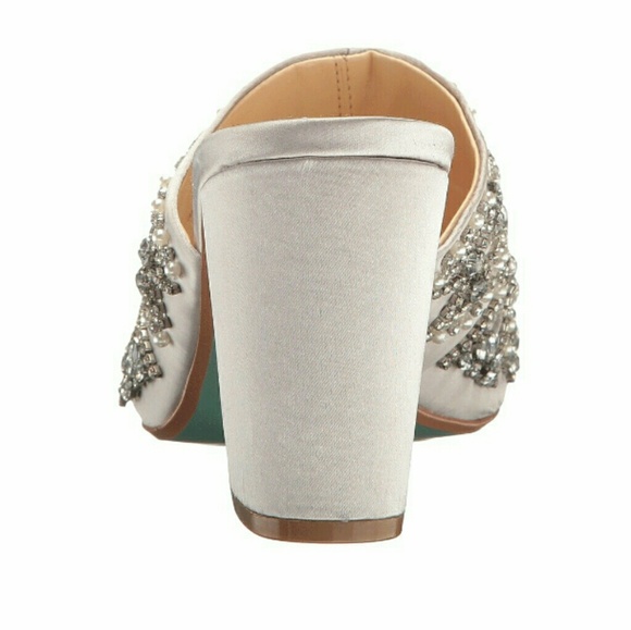 New Betsey Johnson Jaxon Heels - Picture 5 of 7