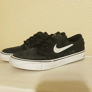 Black nike
