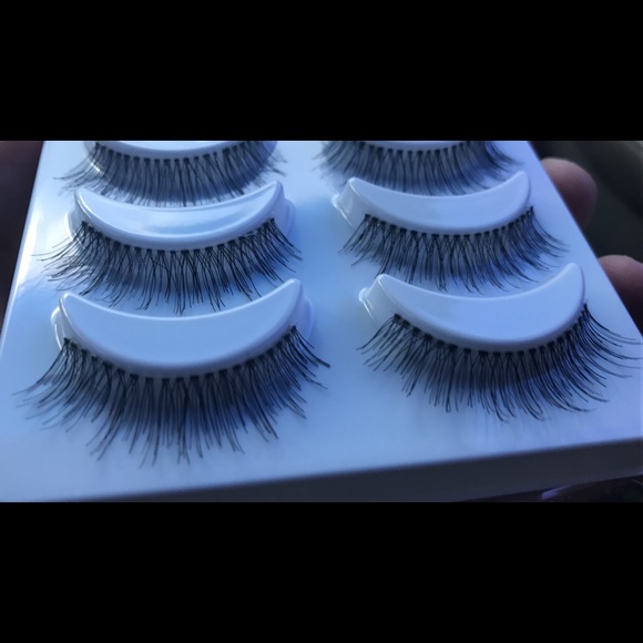 Mink Lashes - Picture 2 of 4