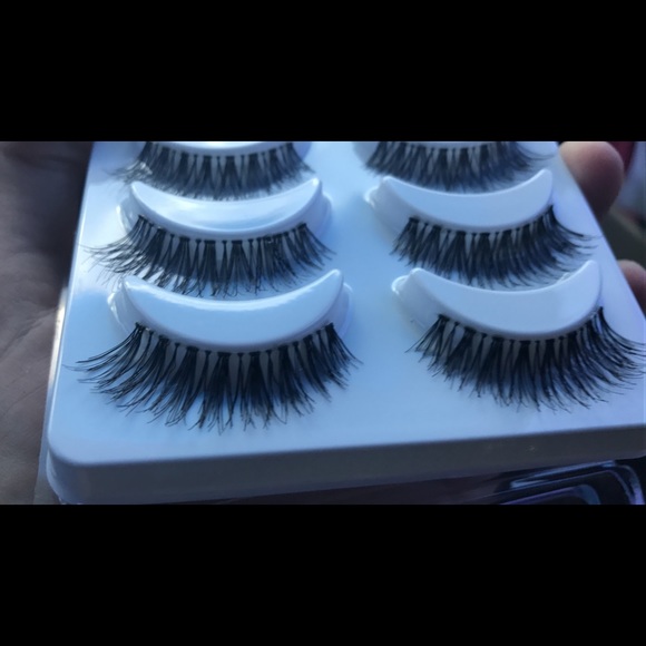 Mink Lashes - Picture 3 of 4