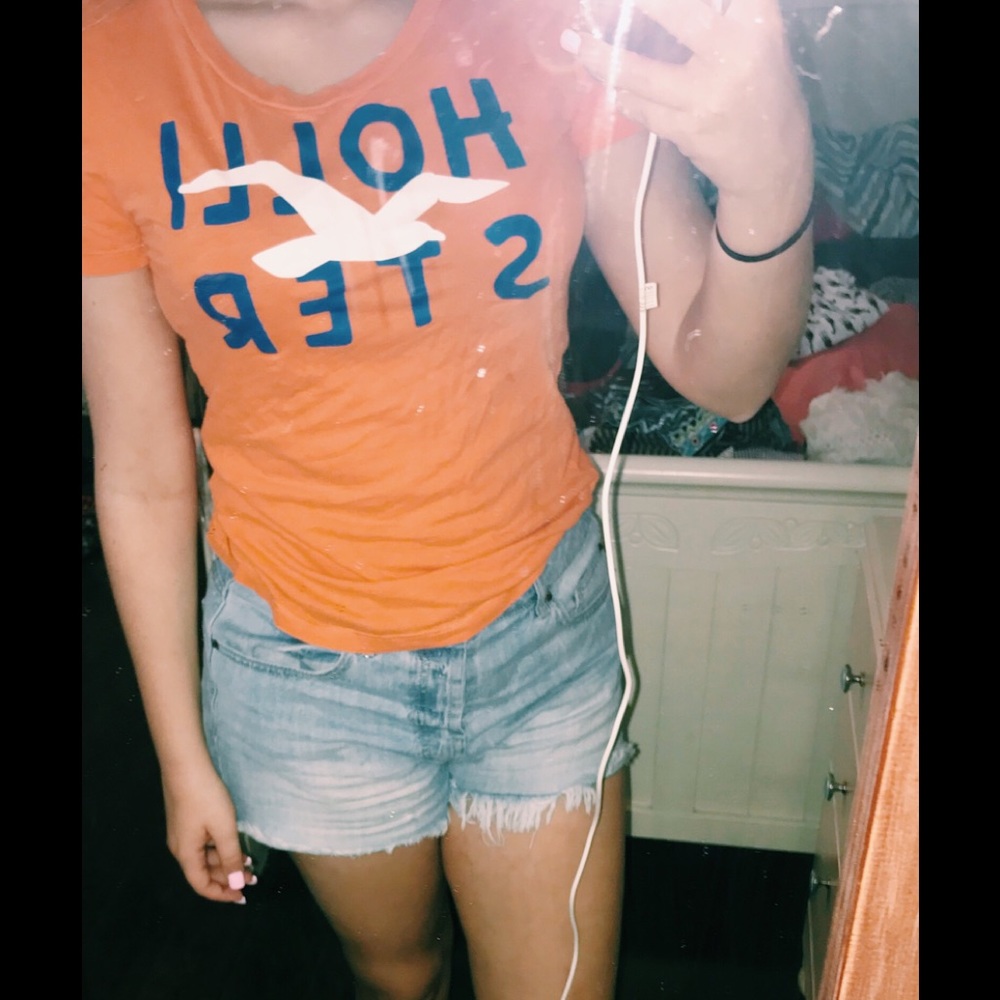 Hollister tshirt