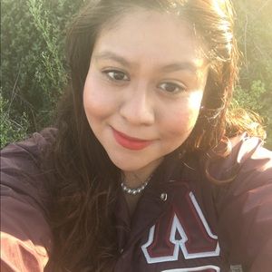 Meet your Posher, Yvette