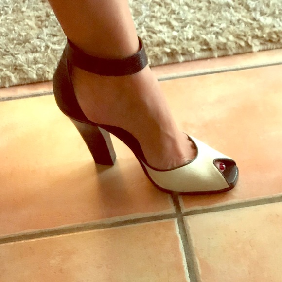 💥💥 NWT KENNETH COLE HEELS💥💥 - Picture 1 of 8