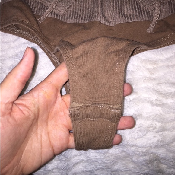 TAN/TAUPE LACE UP LOW V CUT LONG SLEEVE BODYSUIT - Picture 3 of 8