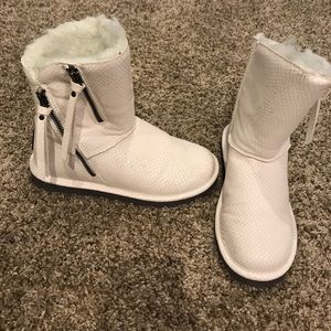 White, printed Bearpaw boots